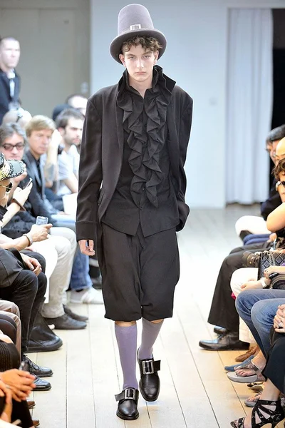 Look 12